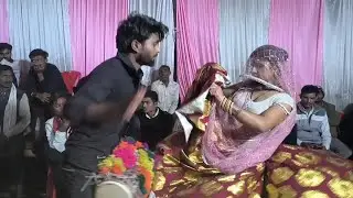 देसी राई देवेंद्र यादव और बाबा सेन की बीच हो रही जवाबी मुकाबला  बुंदेली राई नृत्य प्रोग्राम छतरपुर