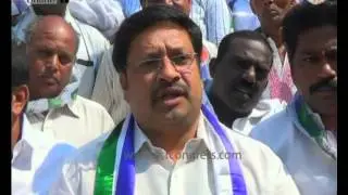 E.Godavari: Peddapuram YSRCP Leaders protest against Chandrababu comments on castes - 20th Feb 2016