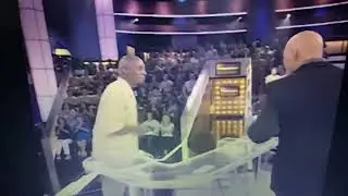 Neal Washington Enters The Deal Or No Deal Stage With Skipping Rope Warm-Up Dance Music