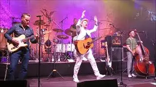 Tuure Kilpeläinen & Kaihon Karavaani-  Autiosaari (Peurunka Areena, Laukaa 09.10.2021)