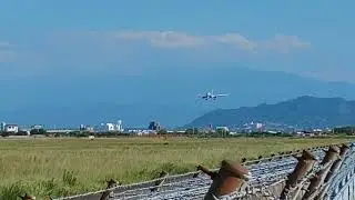 松山空港ジェットスター32着陸(JA01JJ)
