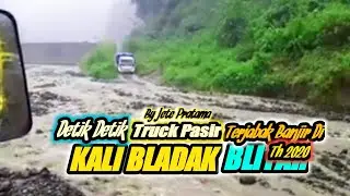 SECONDS WHEN SAND TRUCK GET TRAPPED IN FLOOD | IN BLADAK RIVER BLITAR|2020|| INDONESIA @JetePratama