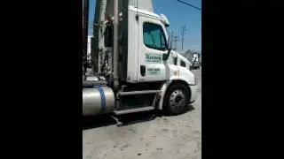 Malt sea bulk transfer into pneumatic trailer.