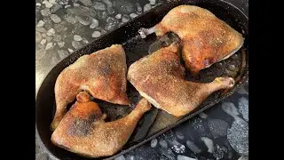 Давайте приготовим замороженные куриные ножки в чугунной сковороде.