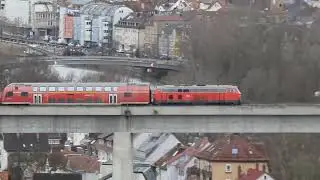 218 401 mit Nachschub f&uuml;r den RE 6 in Ludwigshafen (Steuerwagen und 3 Doppelstockwagen)