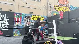 Mark Mayhem vs Tiny Giant