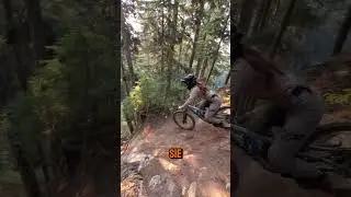 Mutige frau f&auml;hrt eine Schlucht runter und F&auml;llt zum Boden