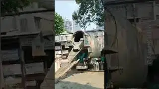 Proses pengecoran lantai menggunakan truk Mixer (molen)#shorts