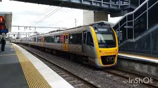 Trains at strathpine 