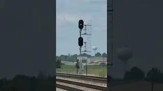 SIGNAL FOR A SB TRAIN! #trains #railway #signals