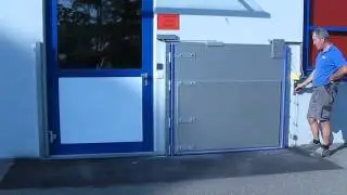 Wasserschutz f&uuml;r den Eingangsbereich: schwenkbar, selbstschlie&szlig;end