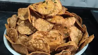 సంక్రాంతి స్పెషల్ పిండి వంటలు ఆంధ్ర స్టైల్ పెసరపప్పు చెక్కలు 👌👌