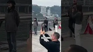 Почему люди в Китае стоят с открытым ртом?