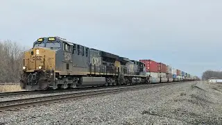 Gigantic CSX Intermodal Autorack X168 &ndash; ET44AH #3425 & CM44AH #7421 &ndash; Perry OH in Nov 2025