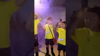 Surmerged con la alegria de los ni&ntilde;os