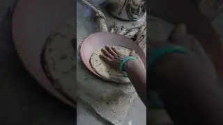 Traditional Rotla Flame-Grilled to Perfection! 🤩 Simple DIY Indian Flatbread. 🔥 #Rotla #firecooking