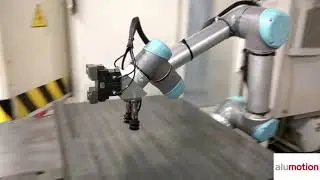 Carico e scarico automatizzato di macchina utensile industriale con robot collaborativo a 2 pinze