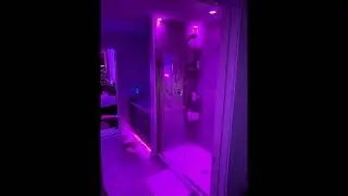 Bad Bunny - Efecto, pero estas en el baño en una fiesta.