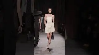 Colin Jones for Nina Ricci SS25 #colinjones #supermodel #runway #ninaricci #ss25