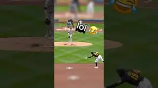 Max Fried Fake Pickoff and Oniell Cruz matches him with a fake slide back to 2nd! 😂