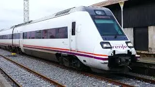 Tren Media Distancia de Huelva a Zafra parando en Cala&ntilde;as. 4 de enero de 2026.