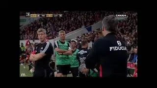 Ronan O'Gara et Ugo Mola se rencardent pour un pot apr&egrave;s le match. (2022)