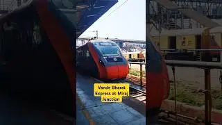 Vande Bharat Express Arriving at Miraj Junction #vandebharat #vandebharatexpress