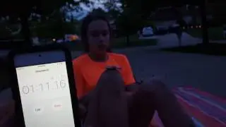 Anna Theis WORLD RECORD!!! fidget spinner on knee (2:33.26)