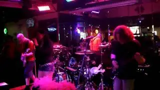 Marla sings Don't Stop Believing with No Drama !