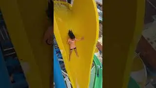 HOLD IT TIGHT‼️😂🥰 #shorts #waterpark