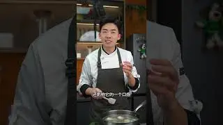 煮荷包蛋千万不要水来直接下锅就煮，这样煮出来的荷包蛋蛋白容易散，今天我把正确做法分享给你特别简单