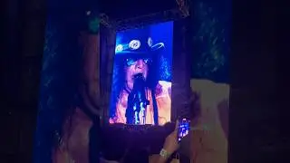 Slash Playing Talk box | World Tour: 2025 in Mumbai #gunsnroses #slash