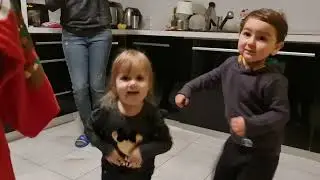 Vitaj, vitaj Mikuláš, čo v batohu pre nás máš? -  3.časť