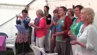 Het Wereld Ontdekkingskoor in Brugge zingt 