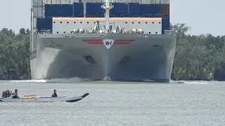 Watch Container Ships Make S-Turns | 4K Shipspotting