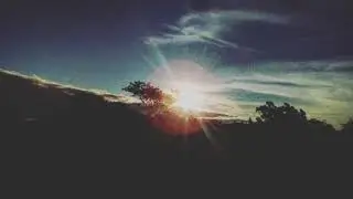 N&eacute;stor lo y los Caminantes - A la distancia (V&iacute;deo Lyric)