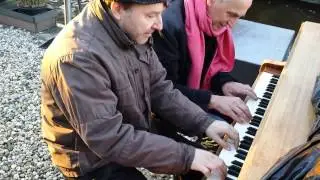 Dag 220 - De Buitenpianist van Cultuurschip Thor & Hans Vroomans: Happy Mango Song