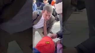 Трогательный момент Дэбо Суинни с Троном Фостером