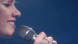 Samantha sings 'Bare V&aelig;re Mig Selv' - X Factor 2017 DK - Liveshow 1