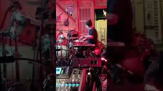Giving the Drummer Some,, Louie Perez style 🥁