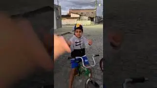 O menorzinho chegou para aprender a dar grau!!! #irmaosmedeiros #bike #bicicleta