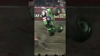 Wild ending to Weston&rsquo;s Freestyle run! 🏴&zwj;☠️#MonsterJam #MonsterTrucks #Rosemont