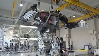 Robô gigante dá seus primeiros passos