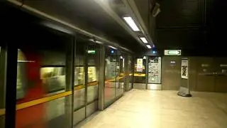 Jubilee Line 1996 Tube Stock Departing Canary Wharf