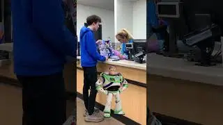 Возвращаем нелепую игрушку Базза Лайтера!
