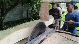 The Skill of Transforming Wood into Extraordinary Masterpieces with a Custom-Made Circular Saw 