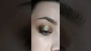 Neutral olive-y makeup with glitter #makeup #eyedhadow #olive #neutralmakeup #glitter