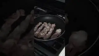 Hash Brown sandwich -  Cooking the bacon