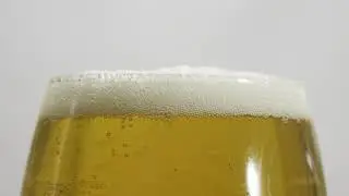 Beer pouring 4K