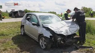 Schwerer Kreuzungscrash zwischen Kleintransporter samt Anh&auml;nger und PKW in Taiskirchen im Innkreis